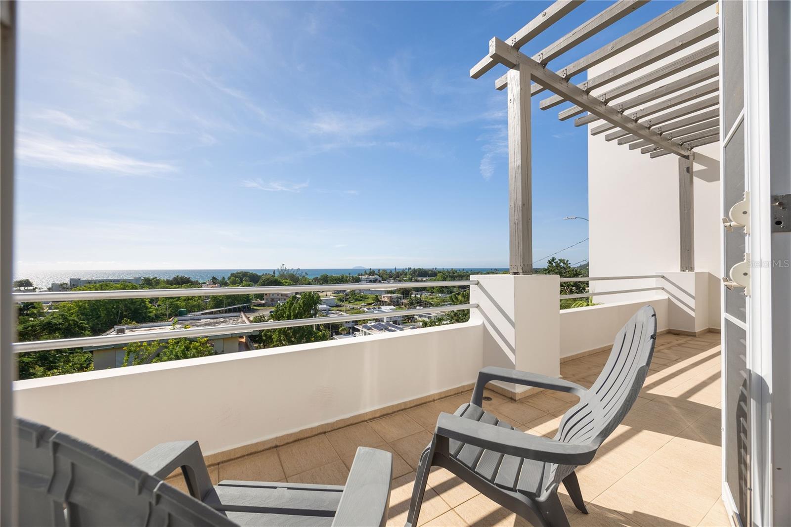 LOS ROBLES - Residential