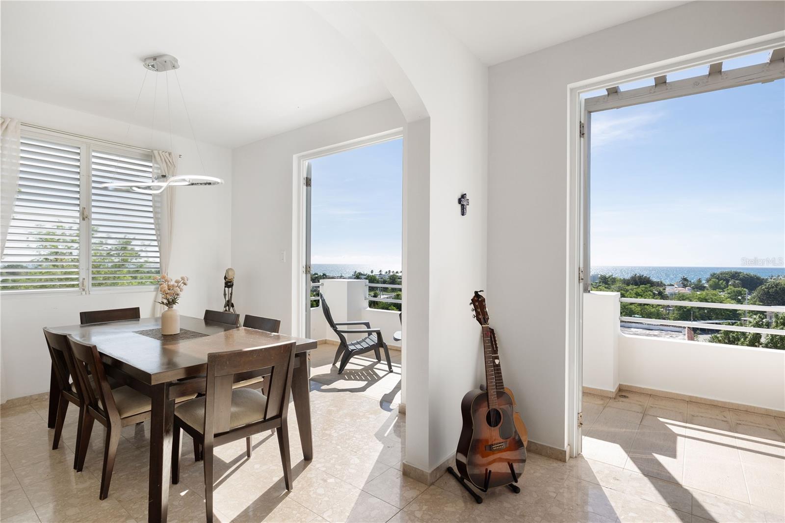 LOS ROBLES - Residential