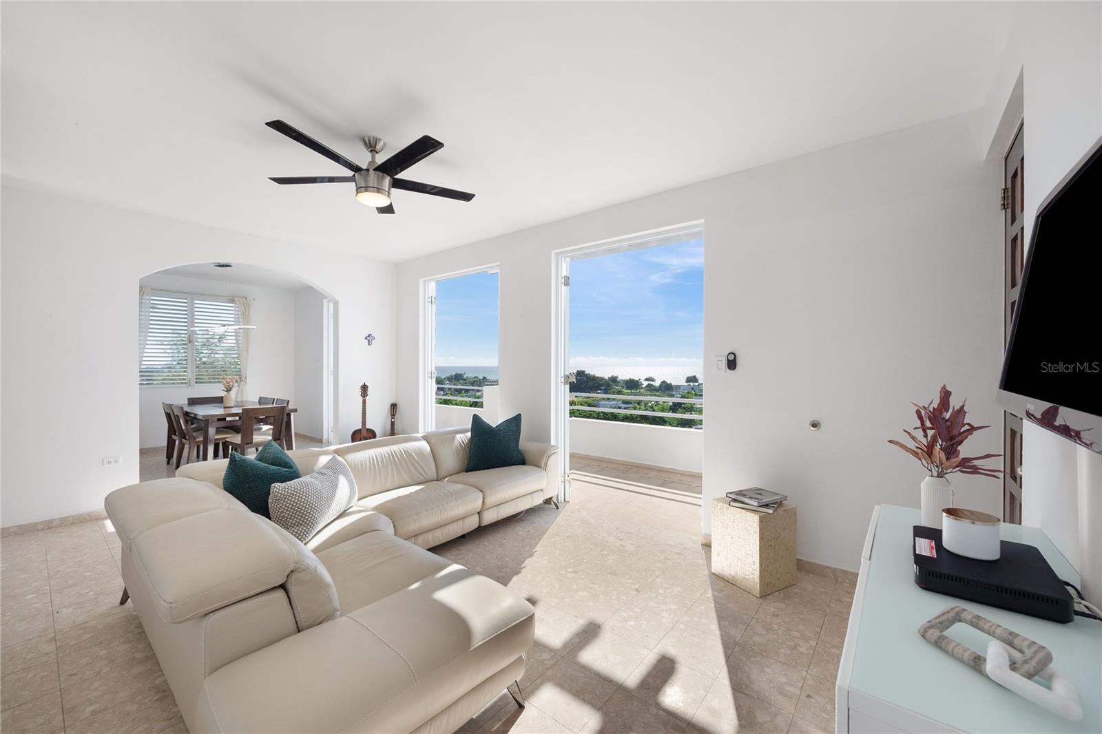 LOS ROBLES - Residential