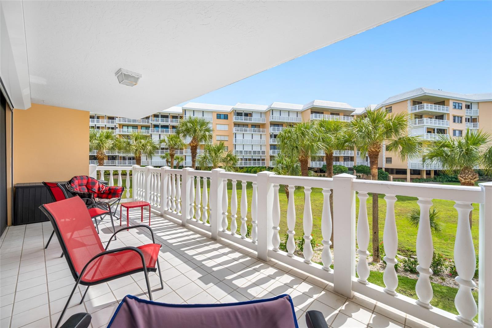 SILVER SANDS BEACH & RACQUET CLUB - Residential