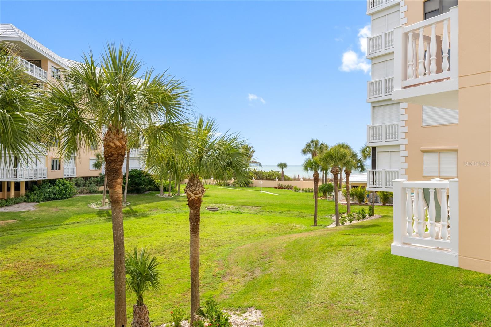 SILVER SANDS BEACH & RACQUET CLUB - Residential