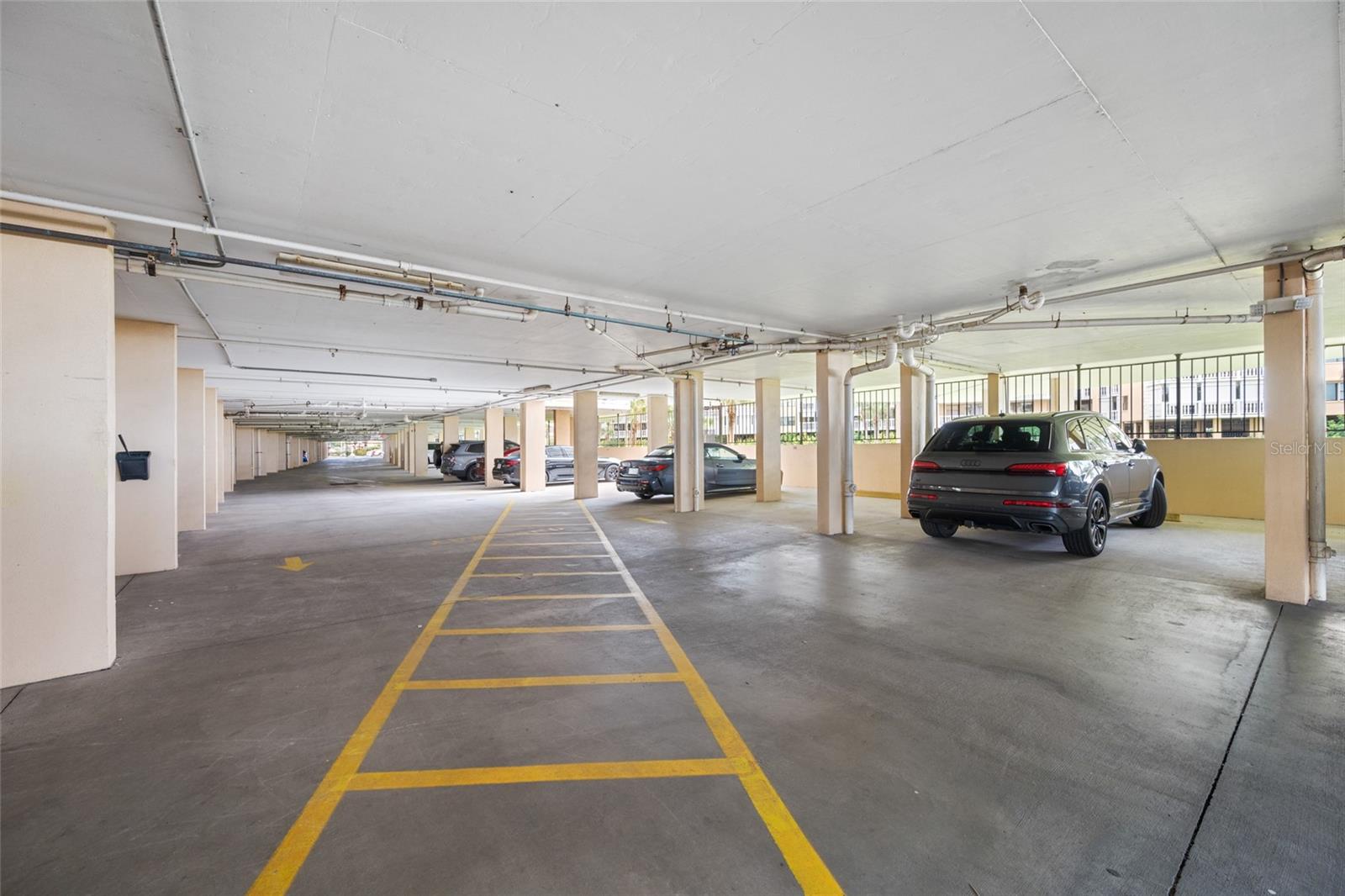 SILVER SANDS BEACH & RACQUET CLUB - Residential