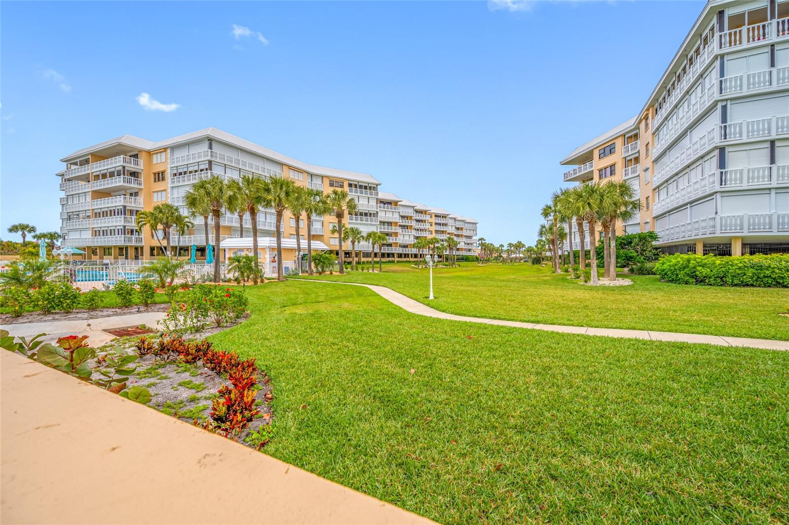 SILVER SANDS BEACH & RACQUET CLUB - Residential