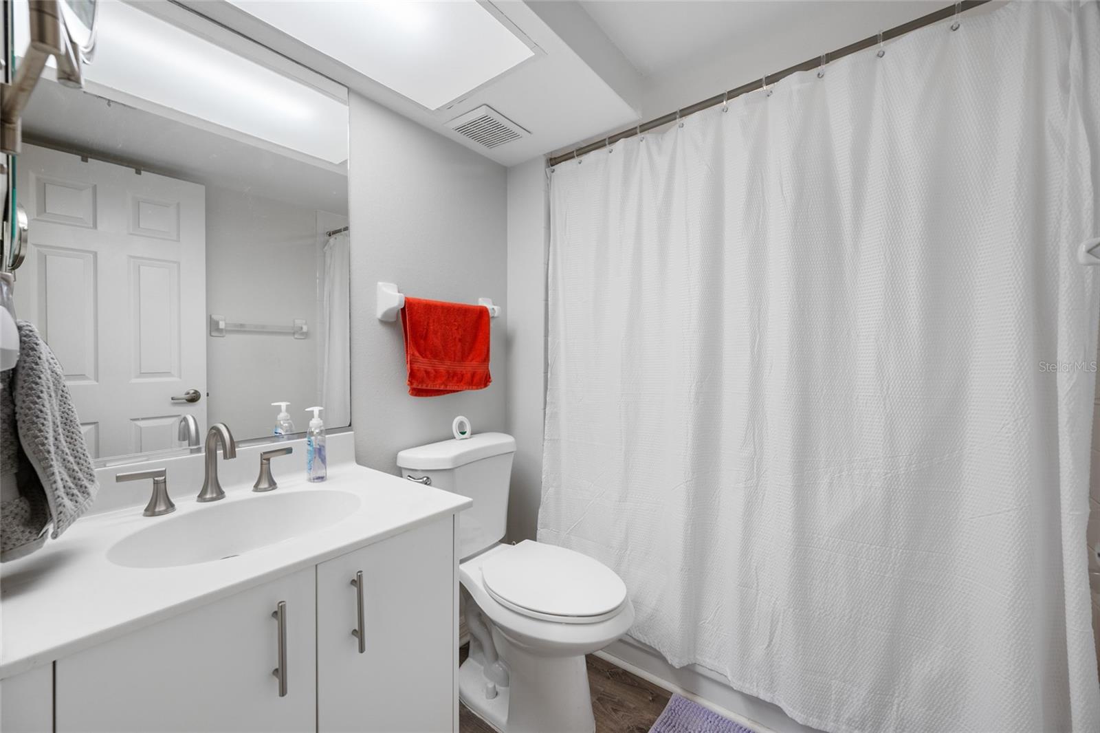 SILVER SANDS BEACH & RACQUET CLUB - Residential