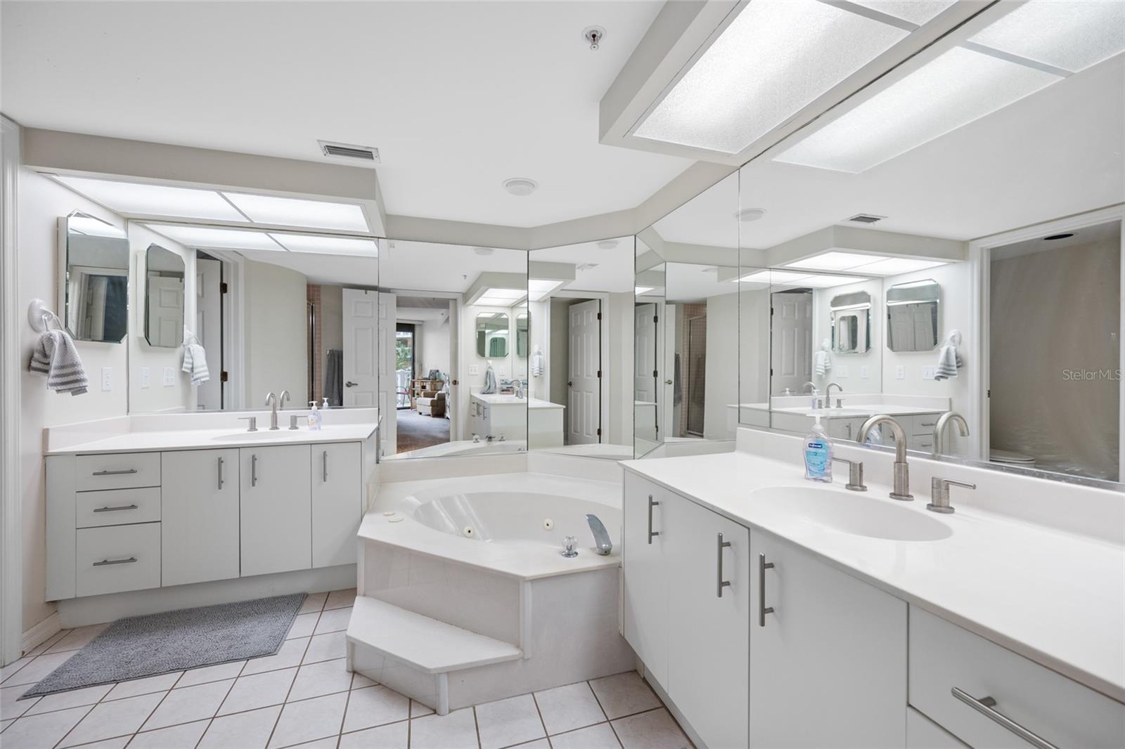 SILVER SANDS BEACH & RACQUET CLUB - Residential