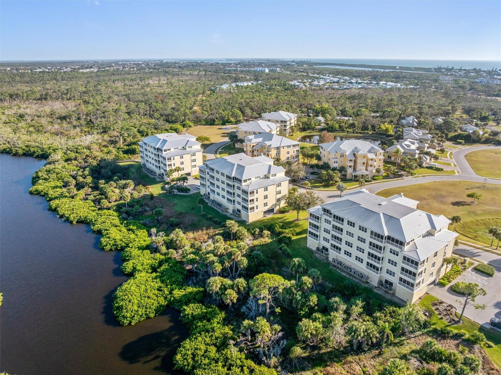 HAMMOCKS-VILLAS PH 01 - Residential