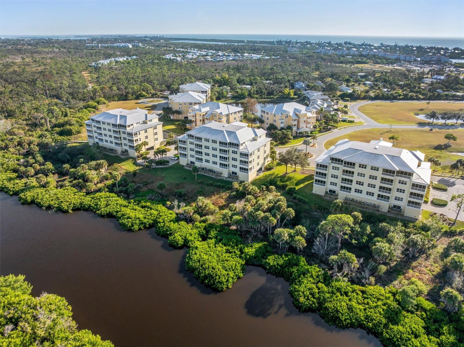 HAMMOCKS-VILLAS PH 01 - Residential