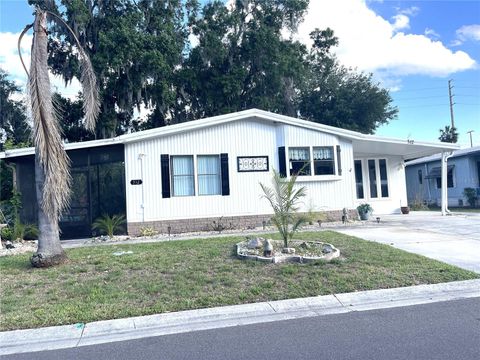 Photo of 312 S Timber Trl, Wildwood, FL 34785 (MLS # G5111967)