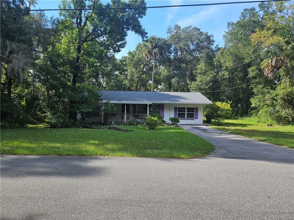 Photo of 9708 W Hawthorne Street, Crystal River, FL 34428 (MLS # TB8426966)