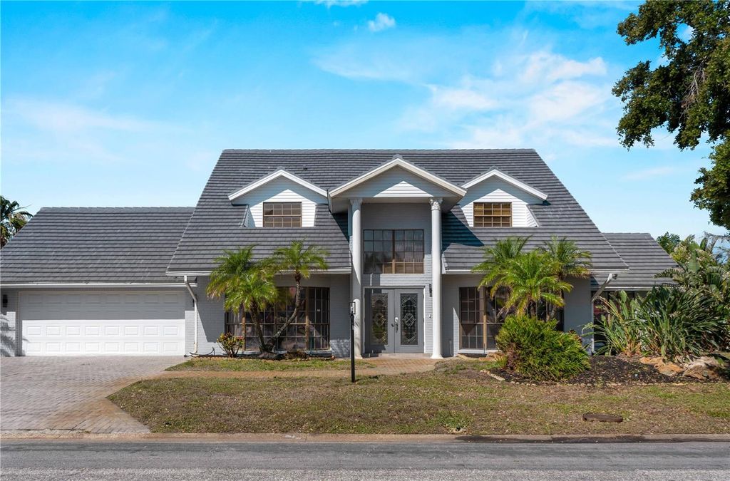 Photo of 318 Oakwood Circle, Englewood, FL 34223 (MLS # N6138614)