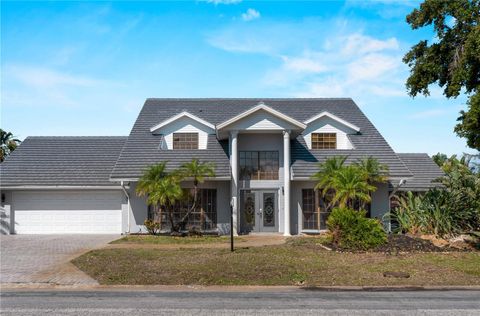 Photo of 318 Oakwood Circle, Englewood, FL 34223 (MLS # N6138614)