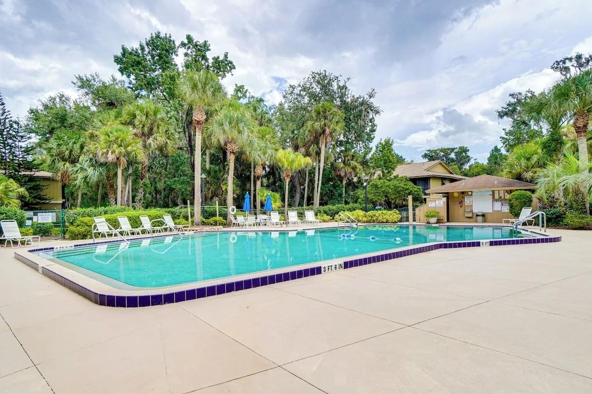 LAKESIDE CONDO APTS - Residential