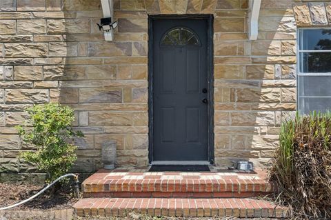 Tiny photo for 750 N Kentucky Avenue, Umatilla, FL 32784 (MLS # G5105985)