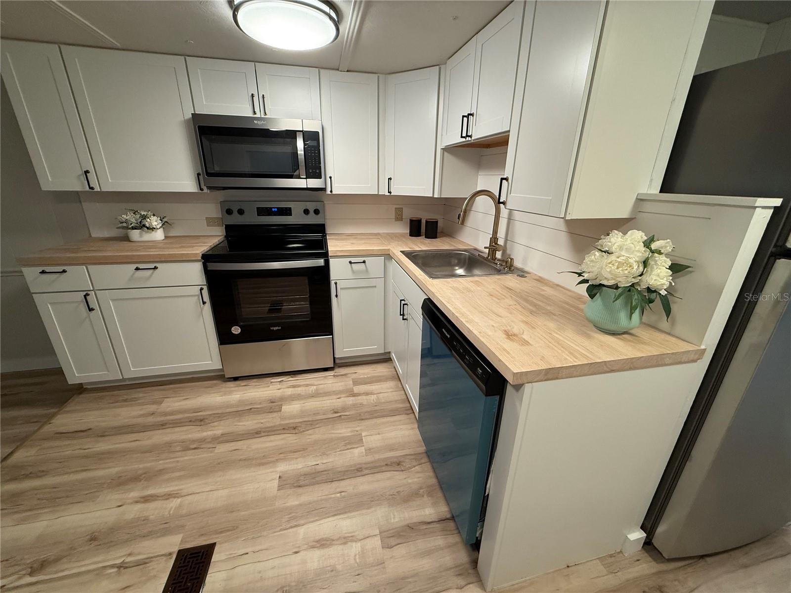 3118 DOROTHY PLACE