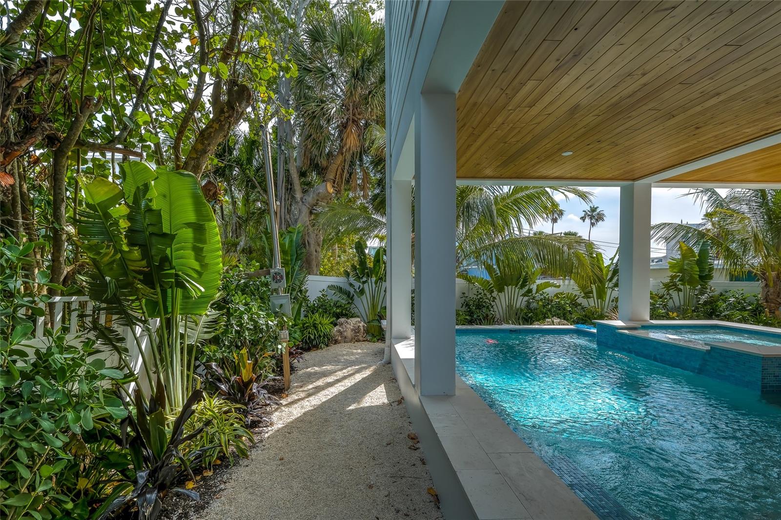 CORTEZ BEACH - Residential