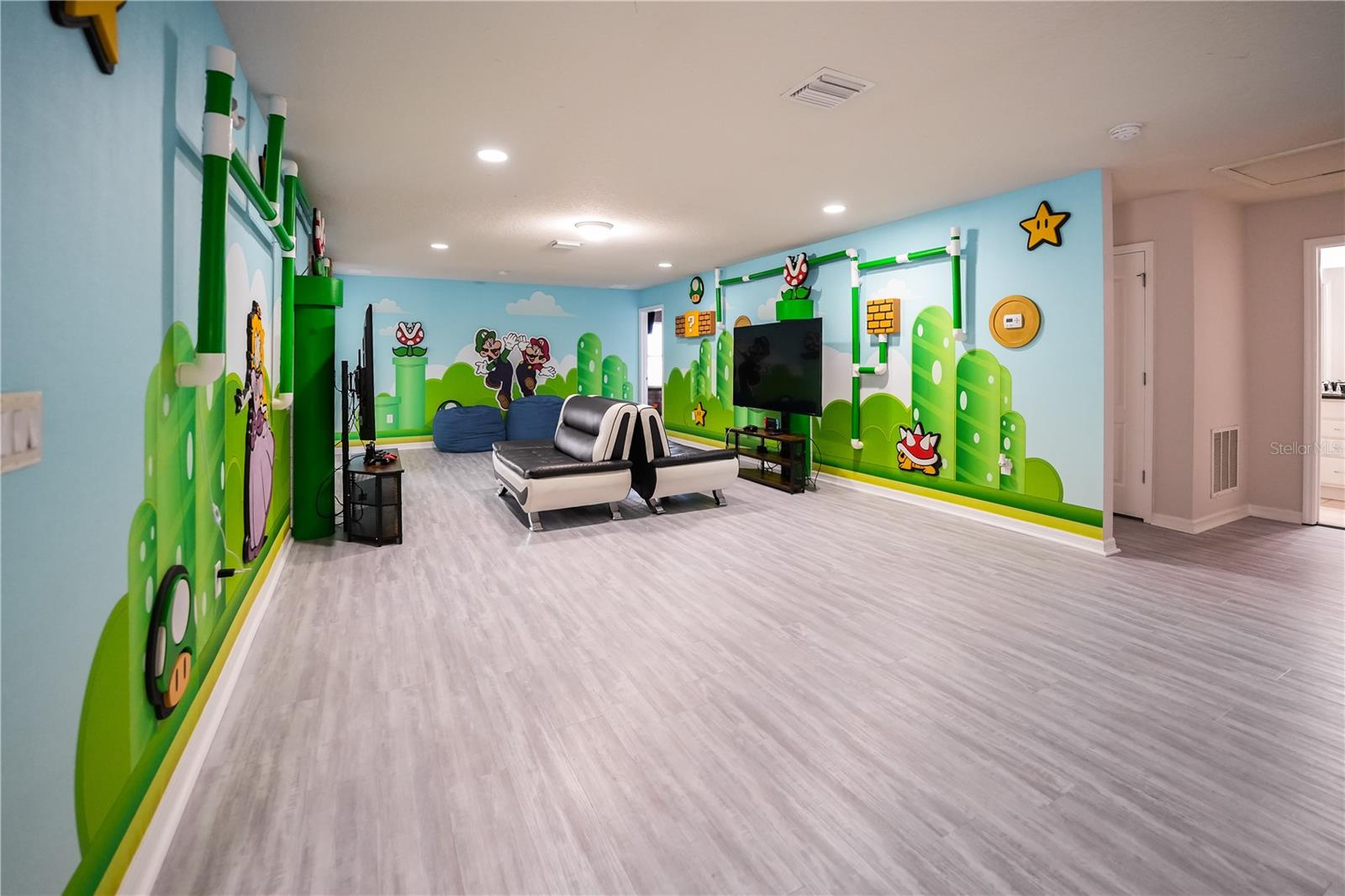 WINDSOR/WESTSIDE, WINDSOR AT WESTSIDE - Residential