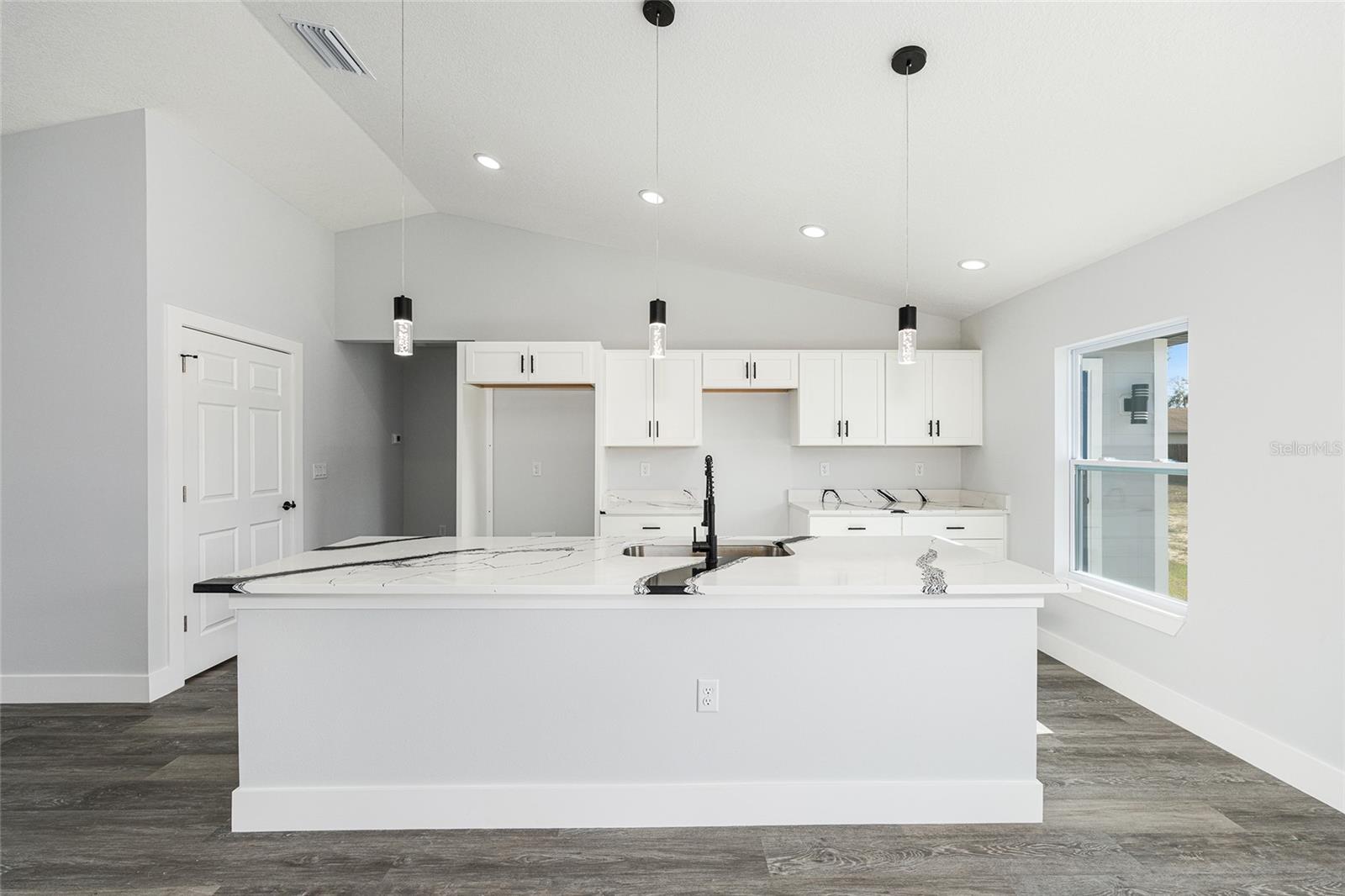 ROLLING RANCH ESTATE - Residential