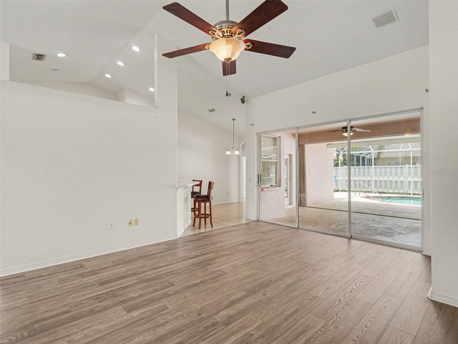535 PLANTERS MANOR WAY