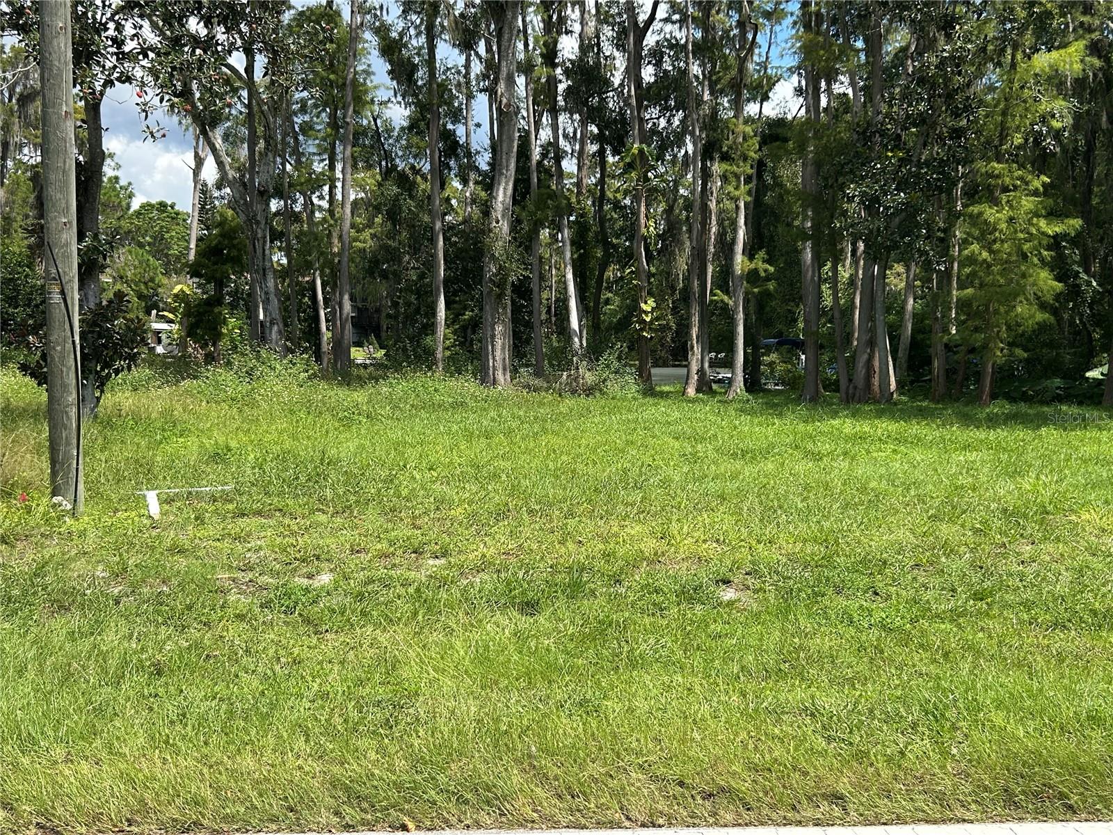 MOON LAKE ESTATES - Land