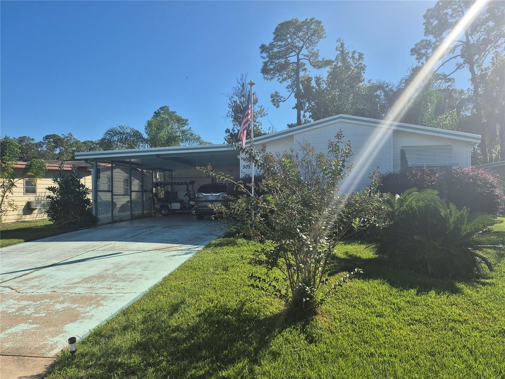 Photo of 3021 Myakka River Road, Tavares, FL 32778 (MLS # G5111466)