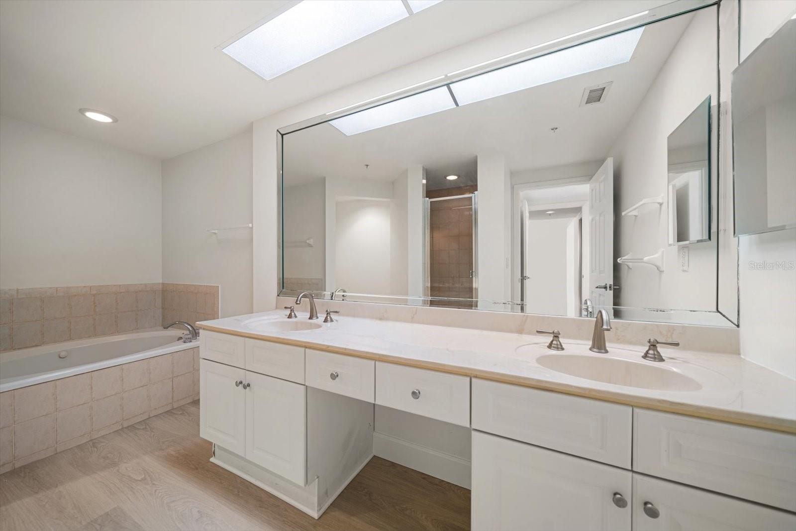 SUNWATCH ON ISLAND ESTATES - Residential