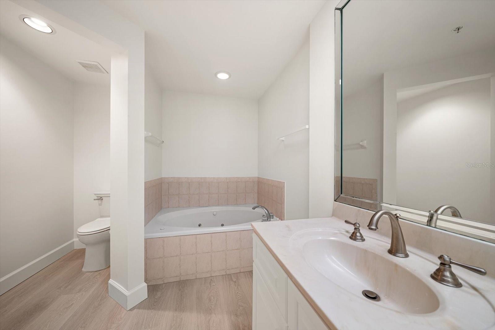 SUNWATCH ON ISLAND ESTATES - Residential