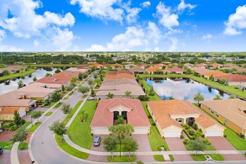 A home in WIMAUMA