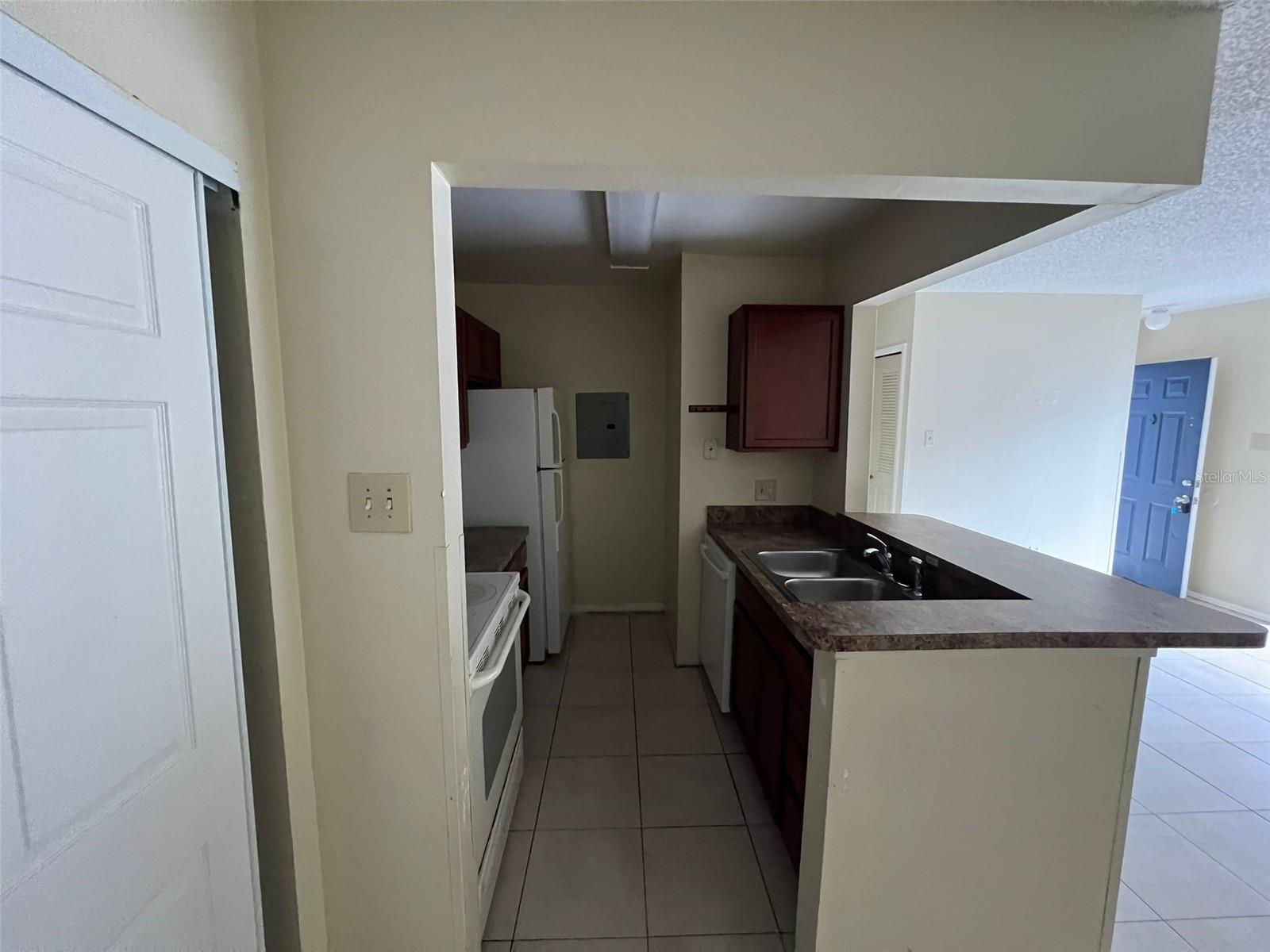 3828 BOWLINE CIRCLE 101
