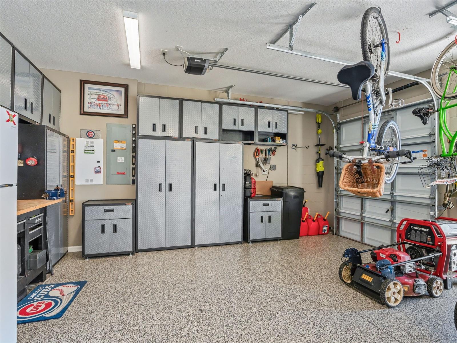 VILLAGES/SOUTHERN OAKS UN 33 - Residential