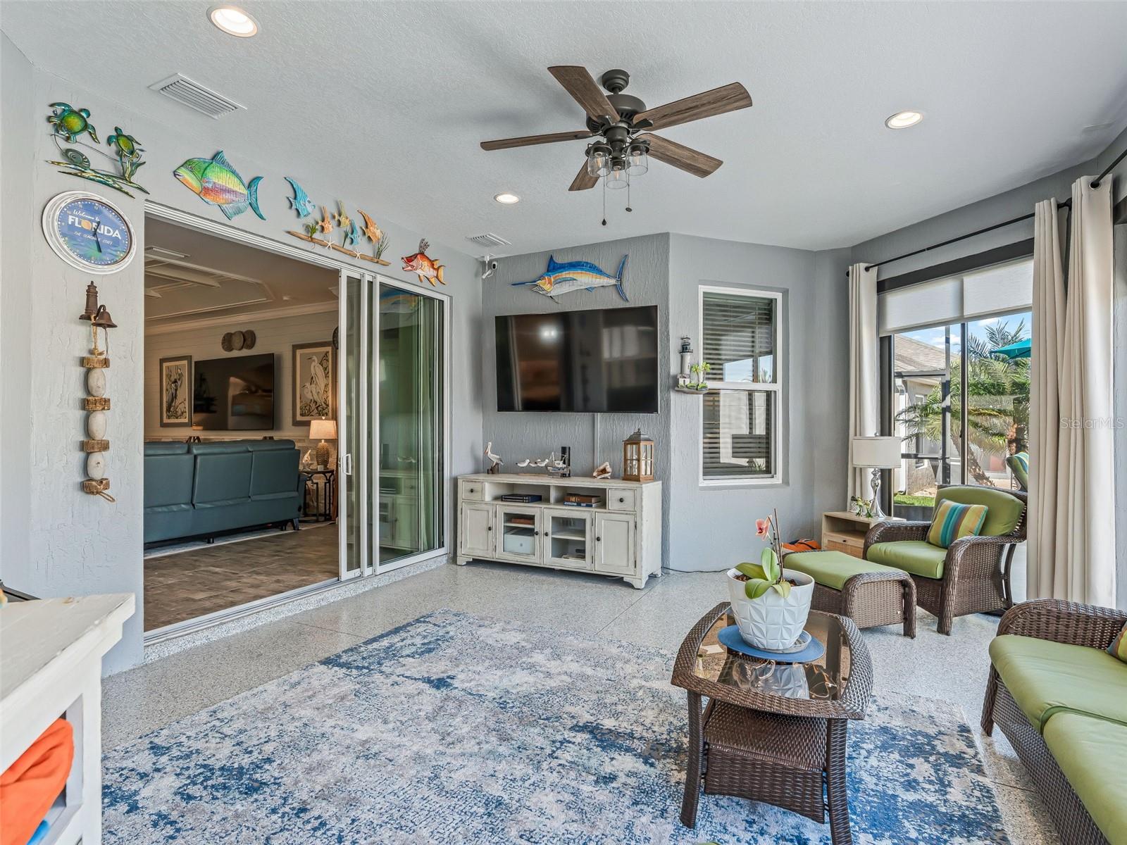 VILLAGES/SOUTHERN OAKS UN 33 - Residential