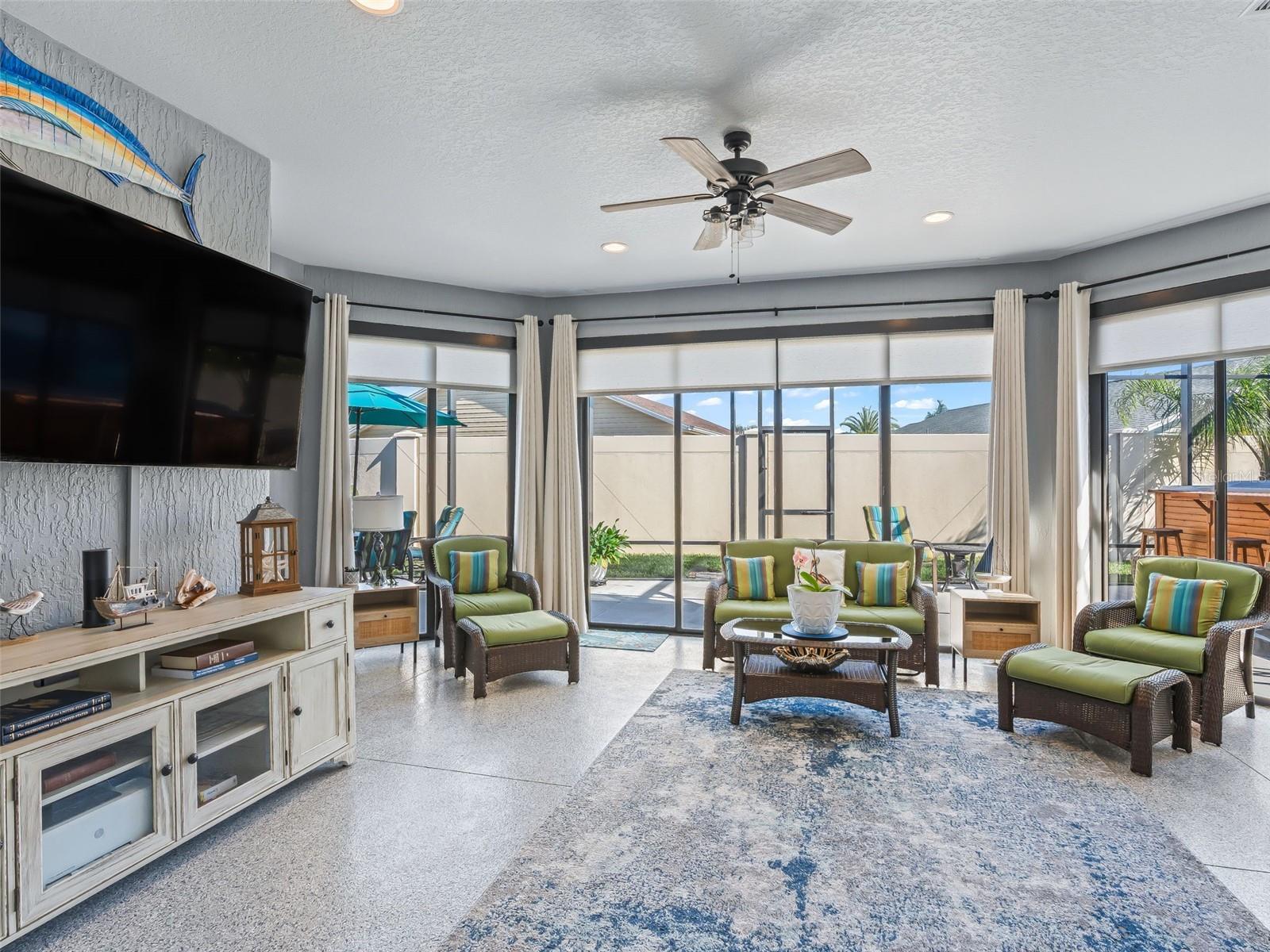 VILLAGES/SOUTHERN OAKS UN 33 - Residential