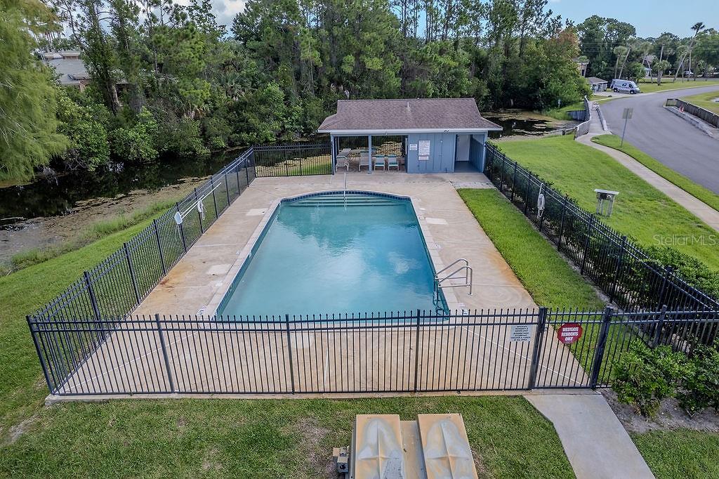 PELICAN BAY - Residential