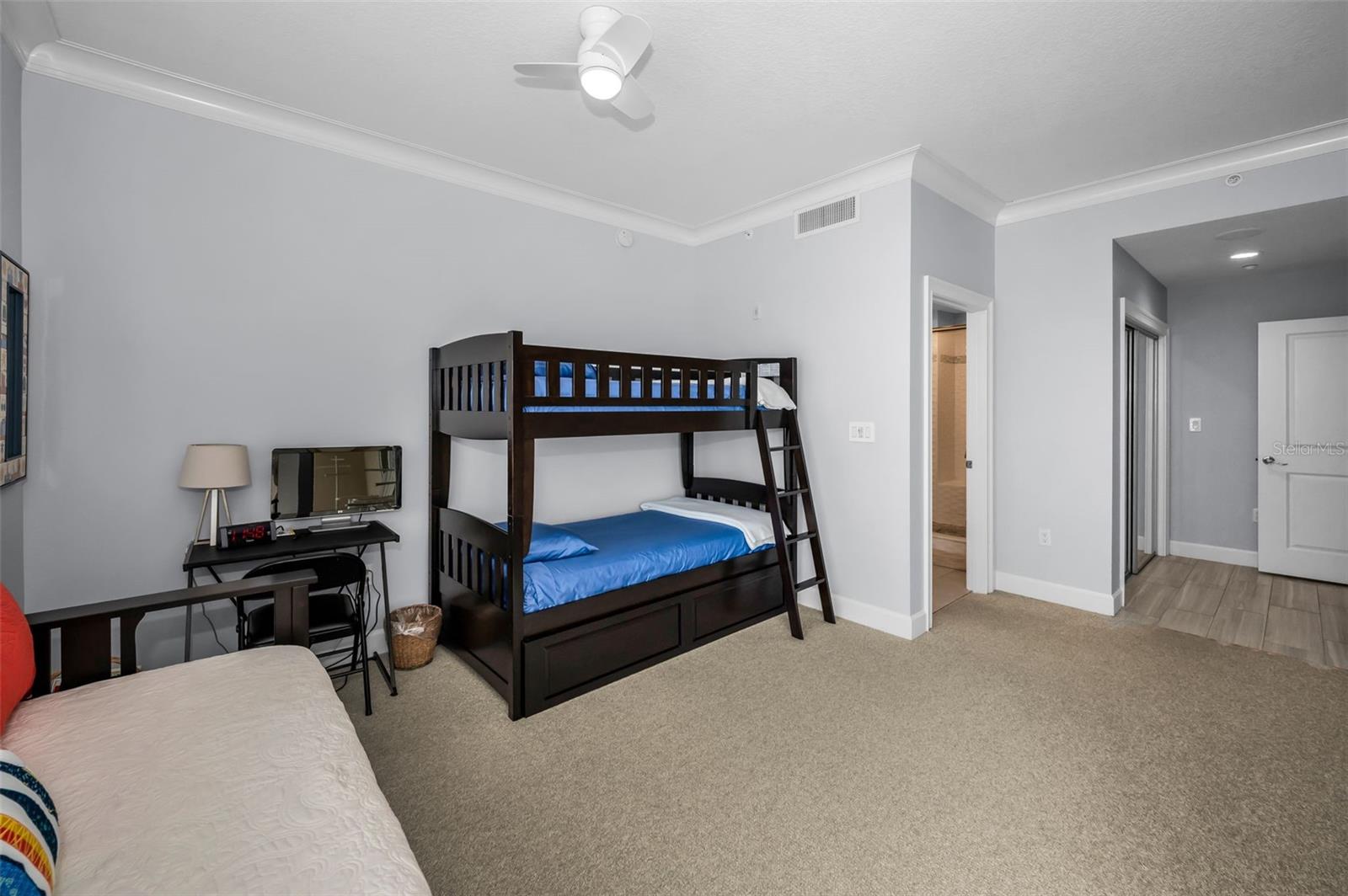 LA VISTANA B CONDO - Residential