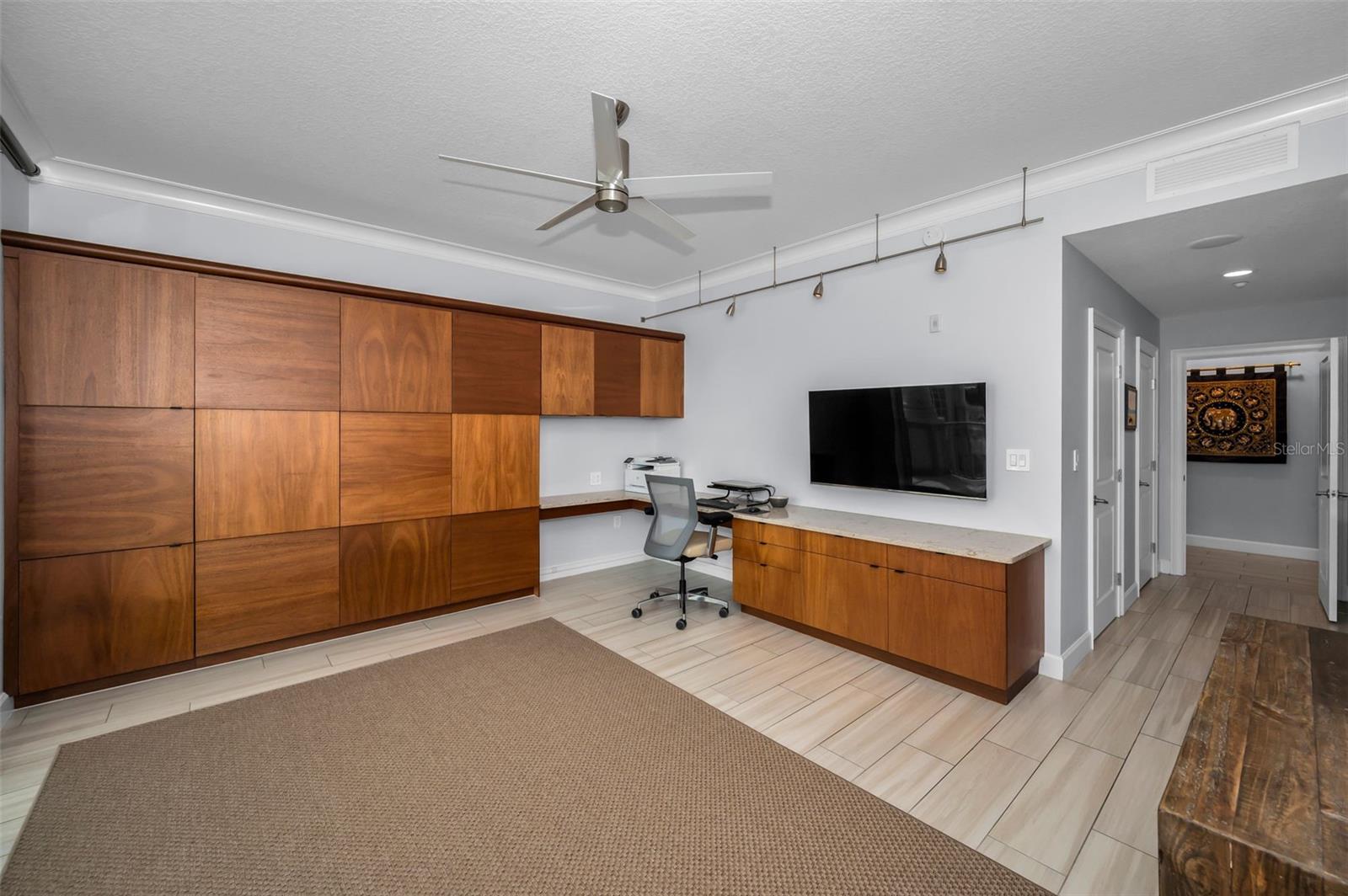 LA VISTANA B CONDO - Residential