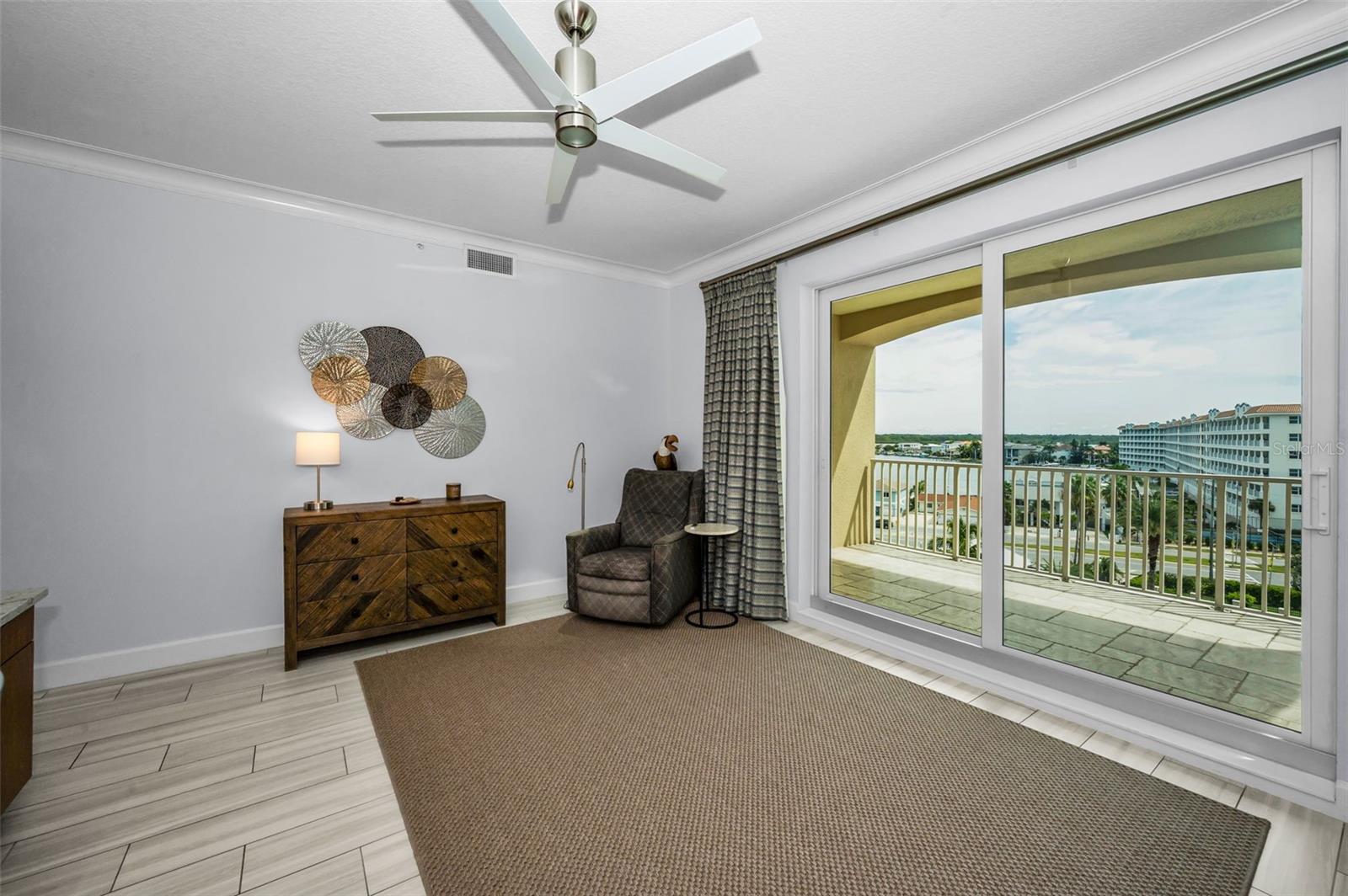 LA VISTANA B CONDO - Residential