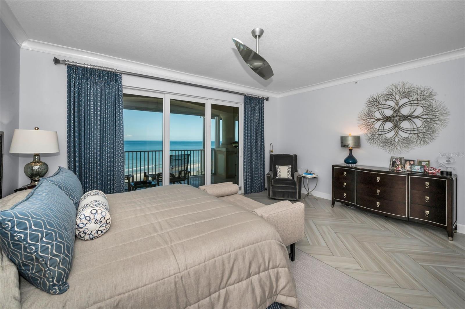 LA VISTANA B CONDO - Residential