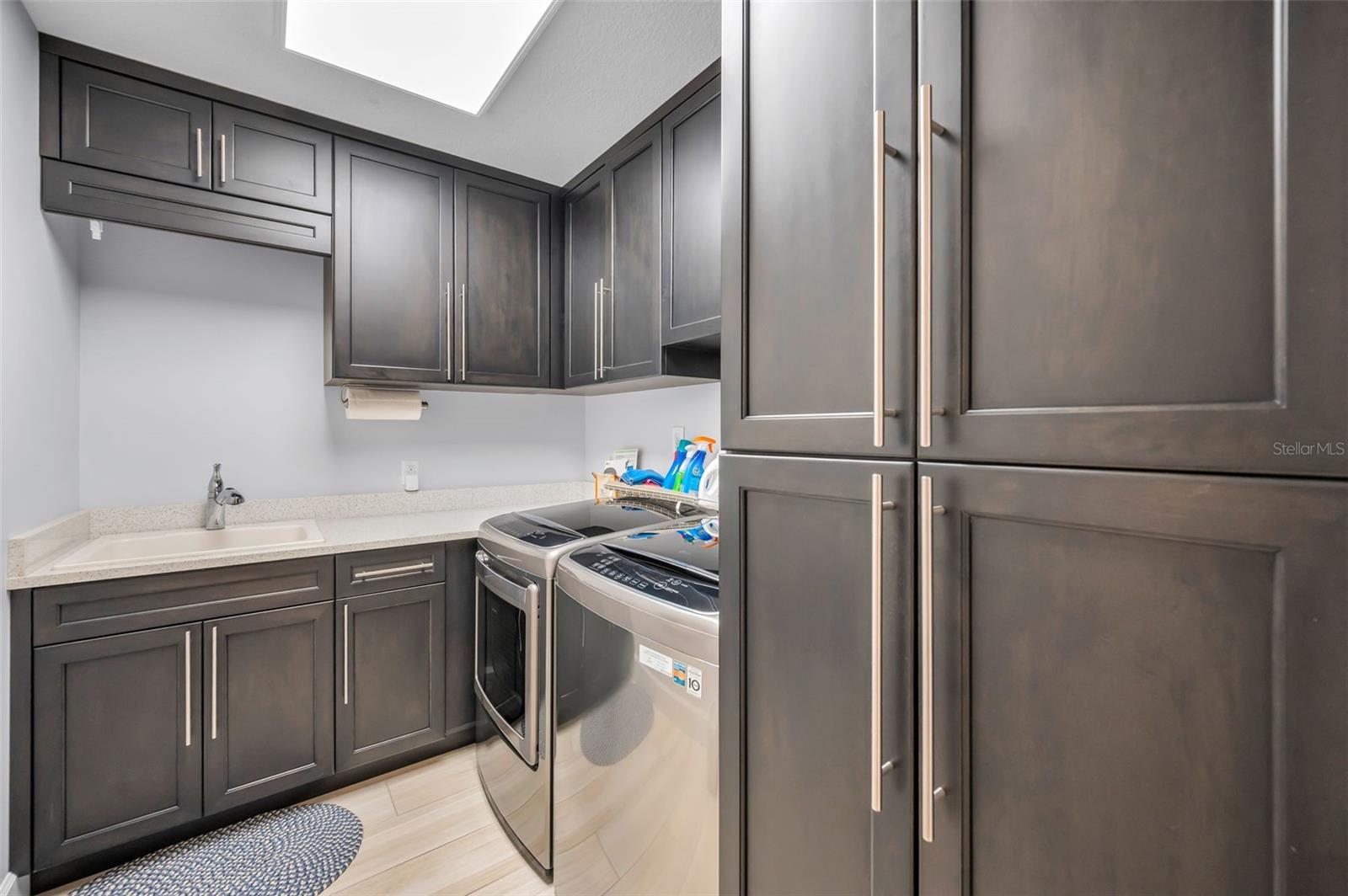 LA VISTANA B CONDO - Residential