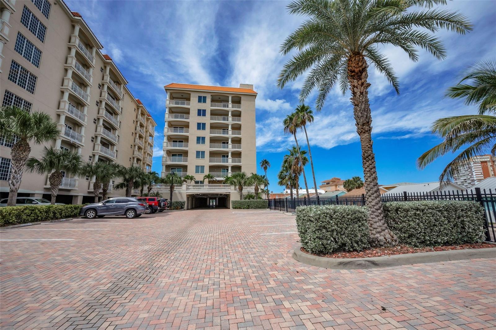 LA VISTANA B CONDO - Residential