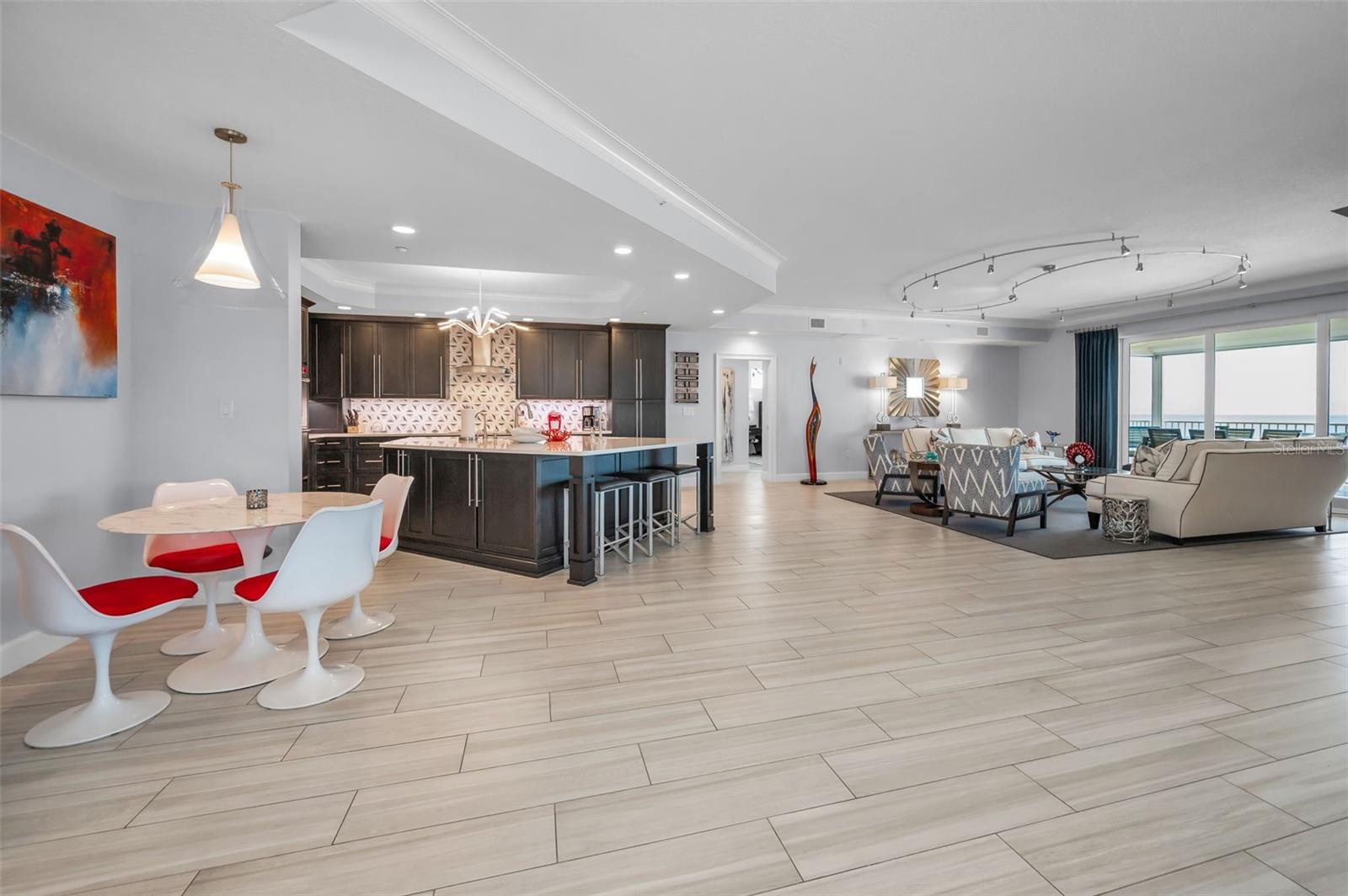 LA VISTANA B CONDO - Residential