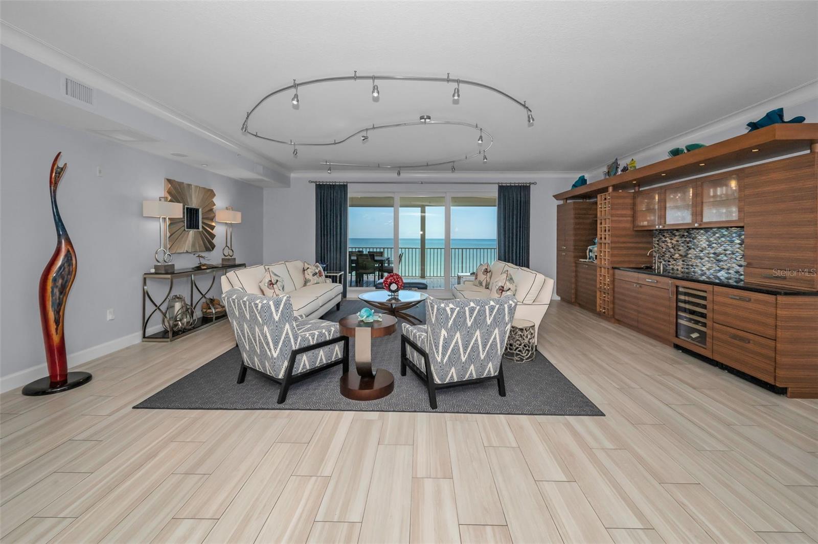 LA VISTANA B CONDO - Residential