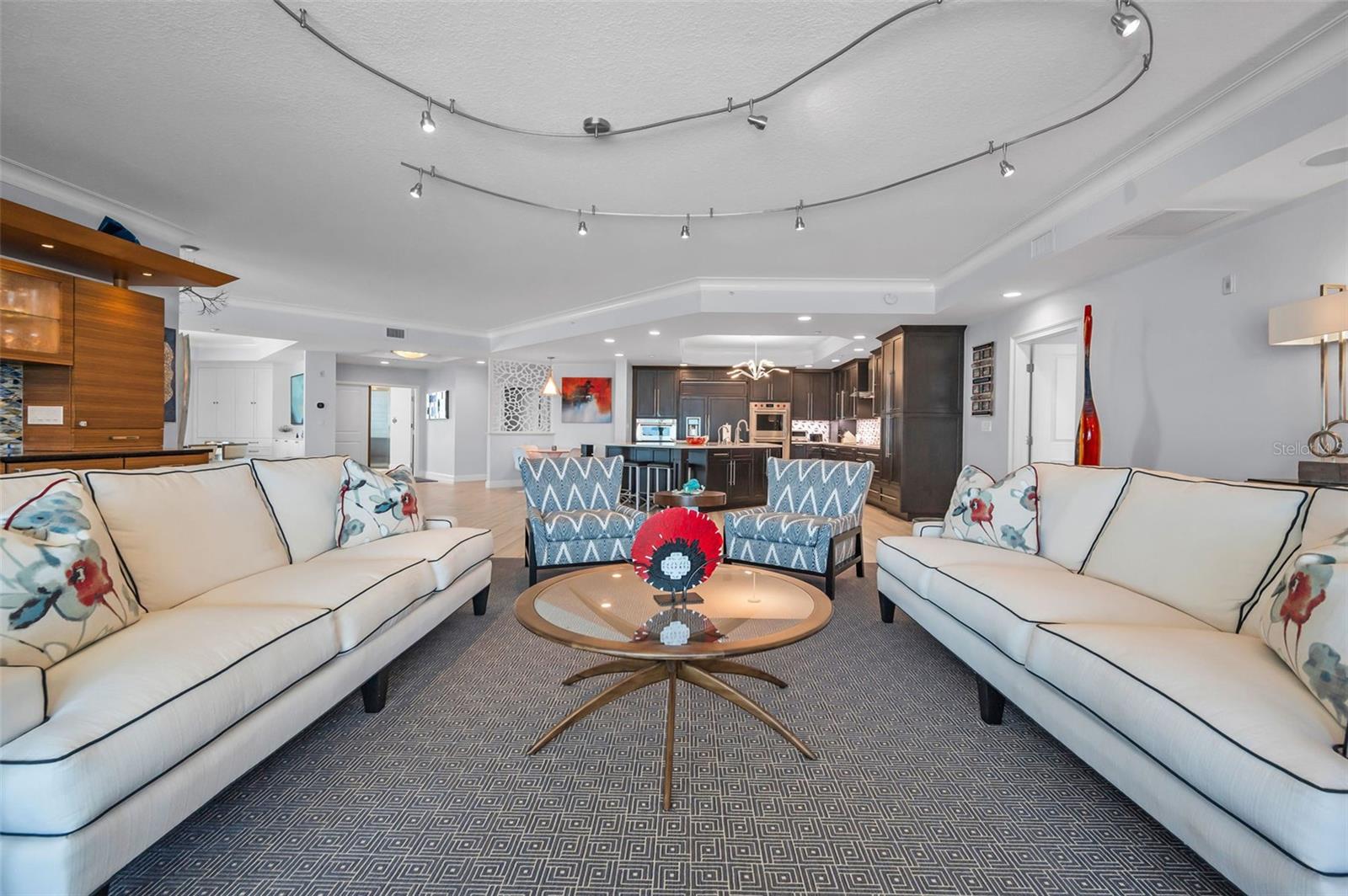 LA VISTANA B CONDO - Residential