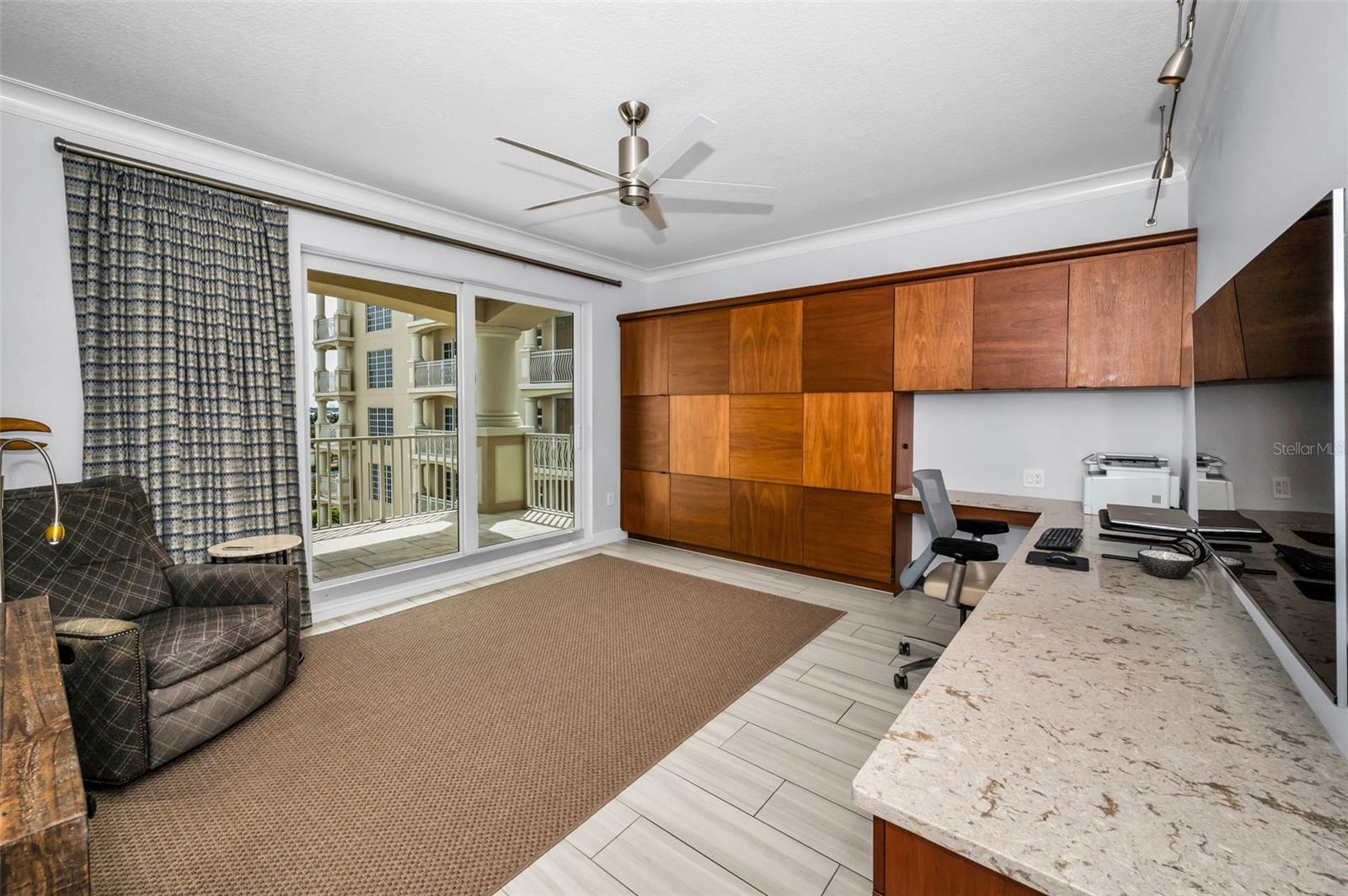 LA VISTANA B CONDO - Residential