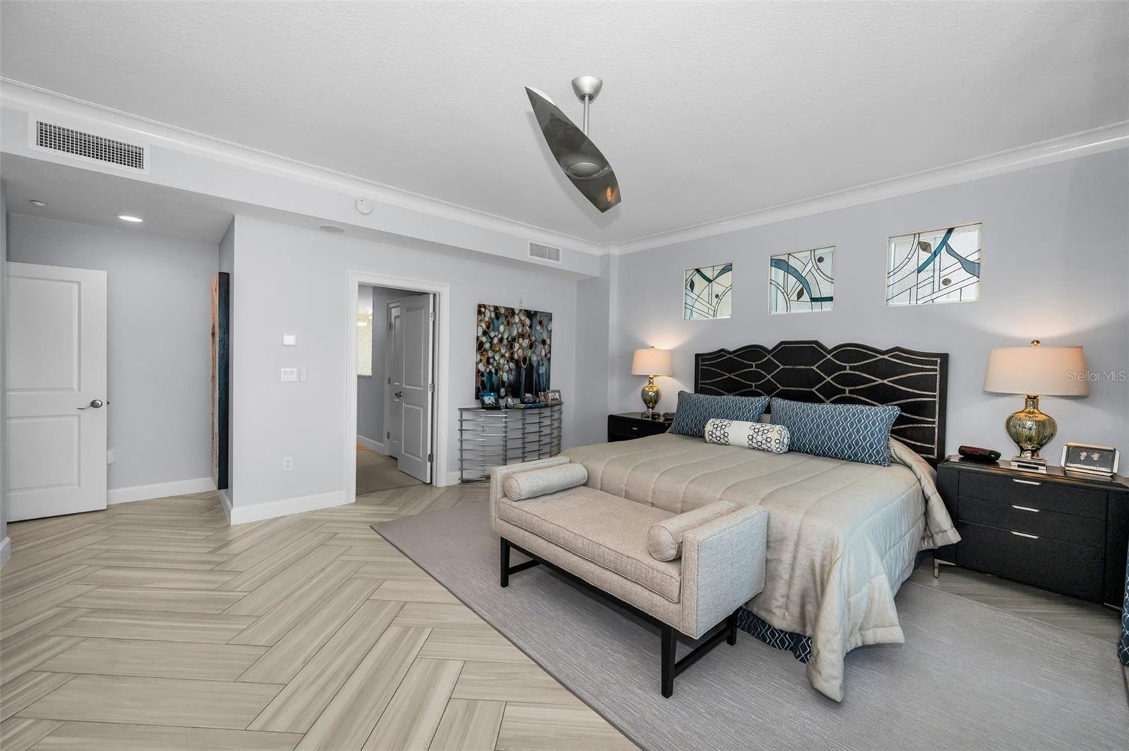 LA VISTANA B CONDO - Residential