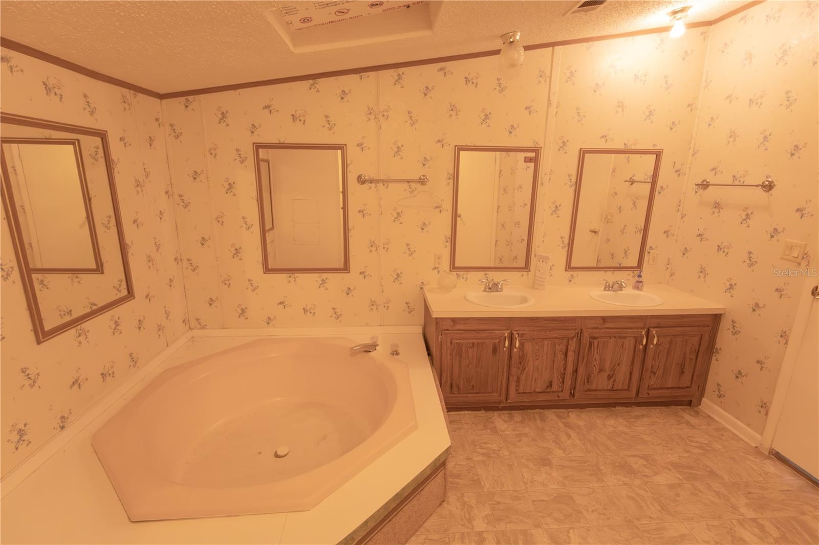 BELMONT WOODS - Residential