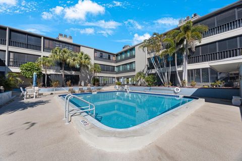 Photo of 215 Valencia Boulevard #205, Belleair Bluffs, FL 33770 (MLS # TB8359555) Photo of 215 Valencia Boulevard #205, Belleair Bluffs, FL 33770 (MLS # TB8359555)