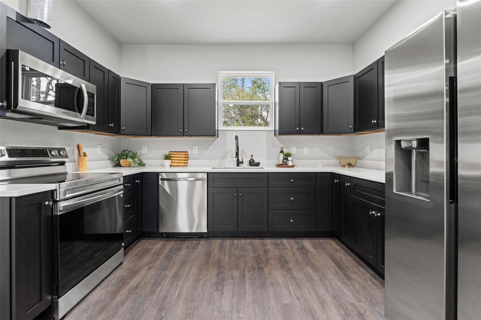 VOSS OAK LAKE ESTATE - Residential