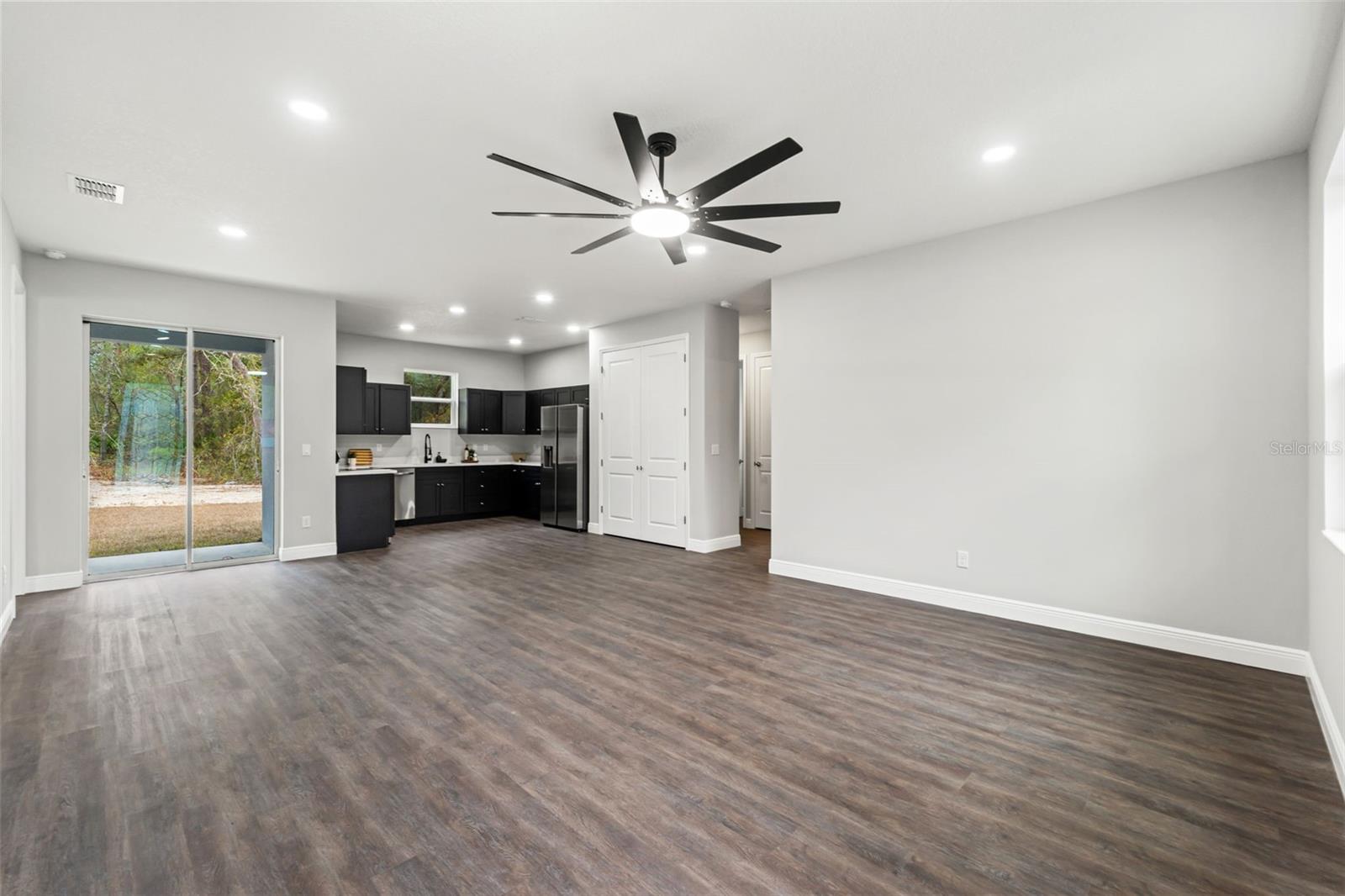 VOSS OAK LAKE ESTATE - Residential