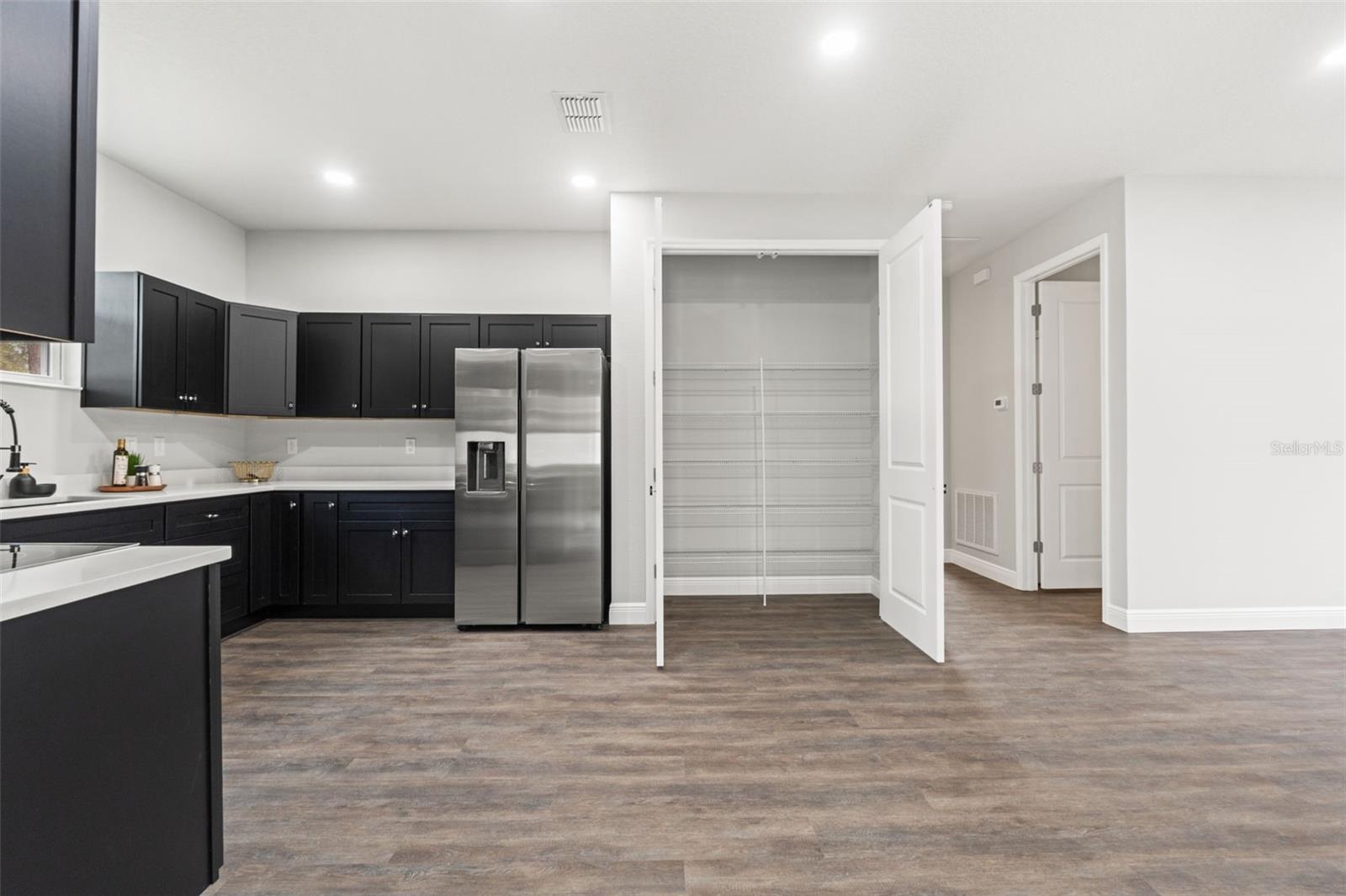 VOSS OAK LAKE ESTATE - Residential