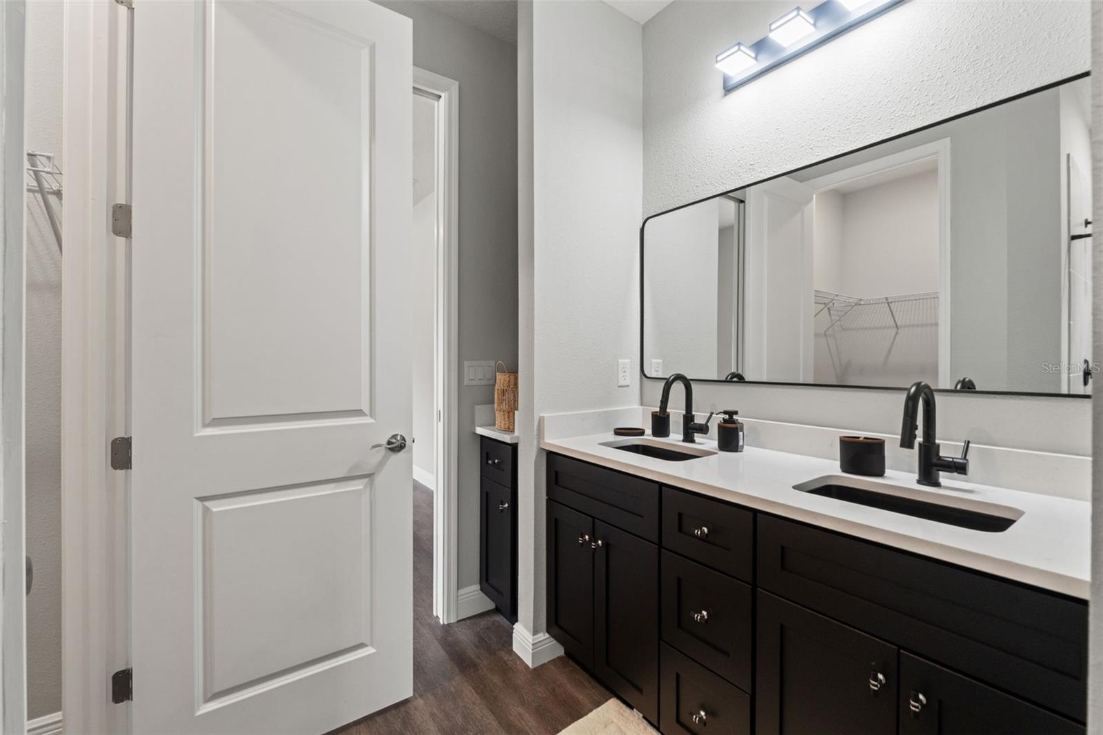 VOSS OAK LAKE ESTATE - Residential