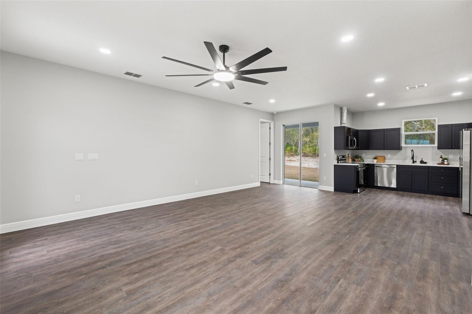 VOSS OAK LAKE ESTATE - Residential